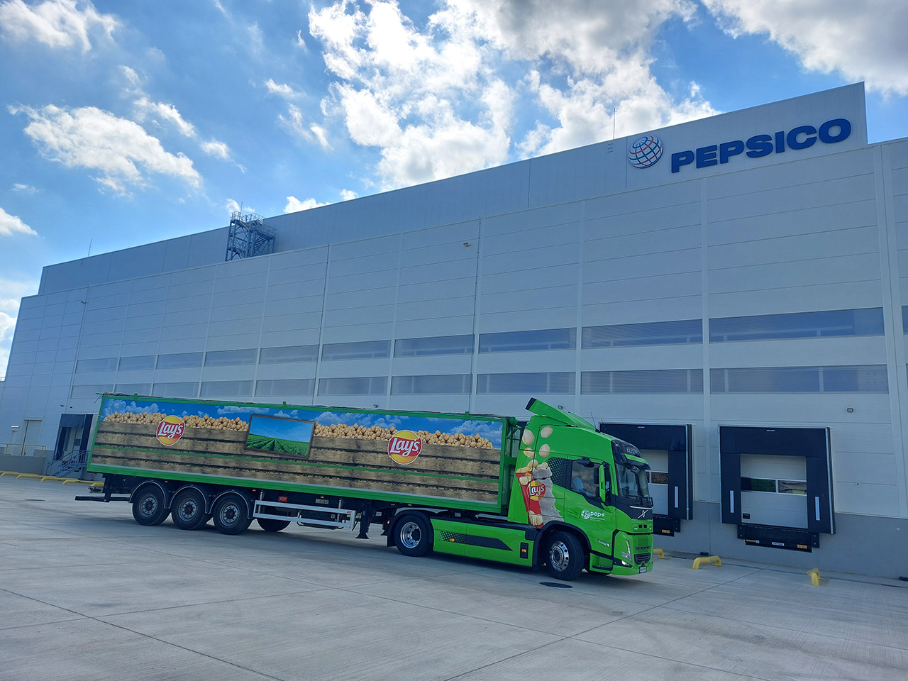 PepsiCo România investește în transportul sustenabil cu achiziția  primului autocamion electric de la Volvo Trucks